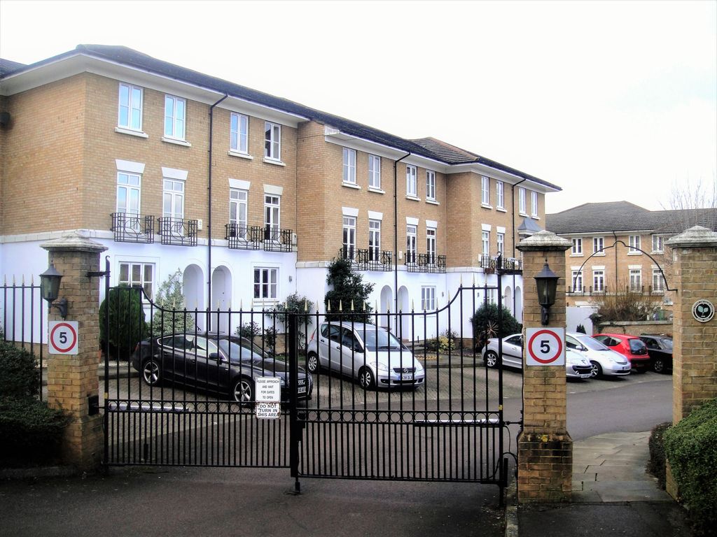4 bed town house for sale in Courtenay Avenue, Sutton SM2, £645,000 Zoopla