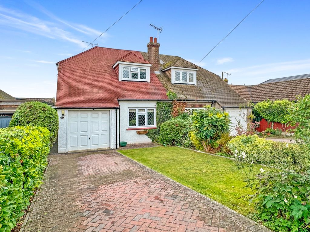 3 bed semidetached house for sale in Lower Higham Road, Gravesend