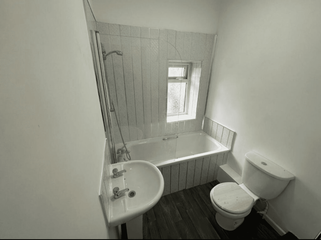 3 bed end terrace house to rent in Padiham, Burnley BB12, £750 pcm Zoopla