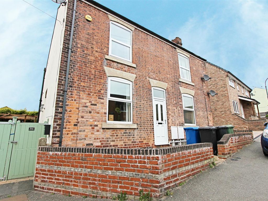 2 bed flat to rent in Station Lane, New Whittington, Chesterfield