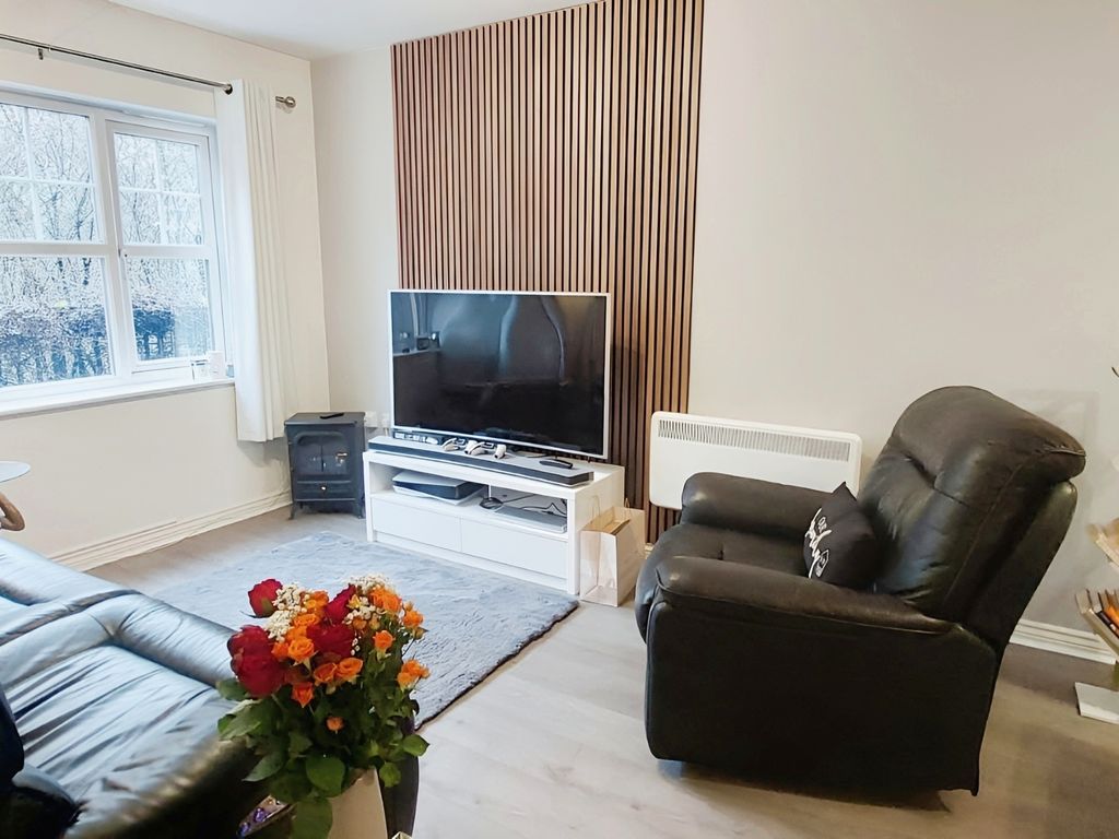 2 bed flat to rent in Astley Brook Close, Bolton BL1, £900 pcm Zoopla