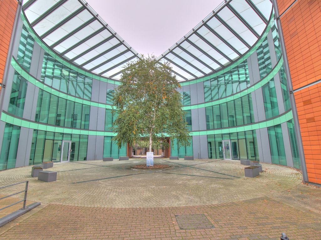 Studio for sale in Wokingham Road, Binfield, Bracknell RG42, £210,000