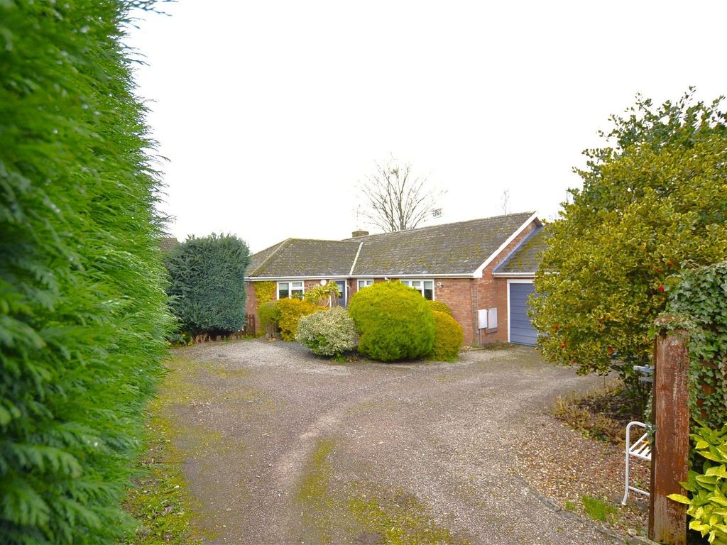 3 bed bungalow for sale in Lyefield Road East, Charlton Kings