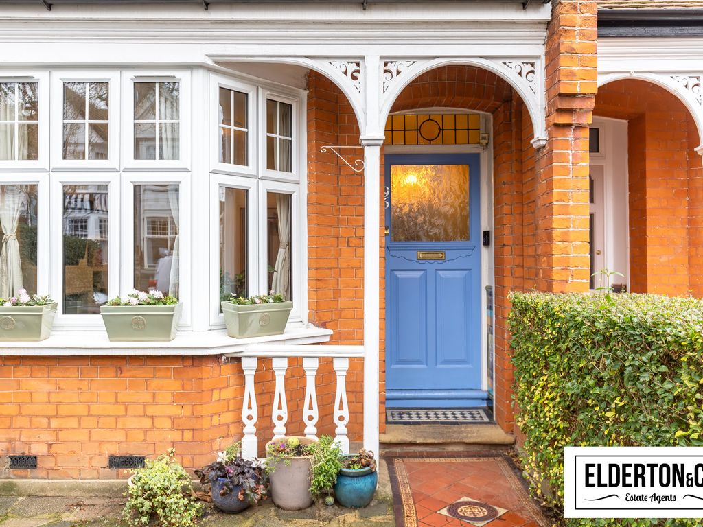 2 bed flat for sale in New River Crescent, London N13, £450,000 Zoopla