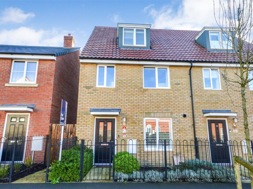 3 bed semidetached house for sale in Newland Avenue, Stortford