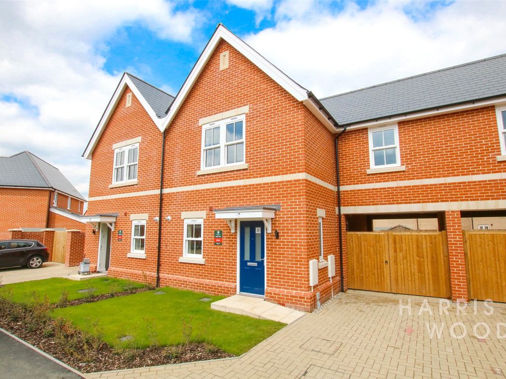 3 bed detached house to rent in Sapphire Crescent, Colchester, Essex