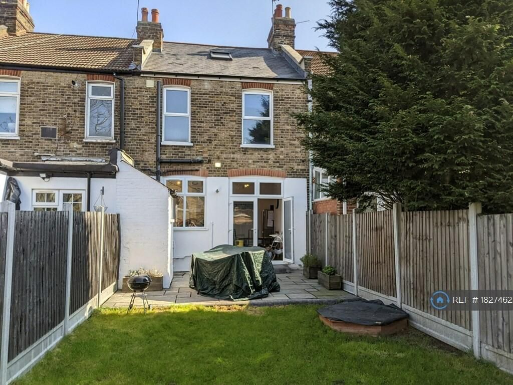 3 bed terraced house to rent in Ladysmith Avenue, London E6, £2,500 pcm