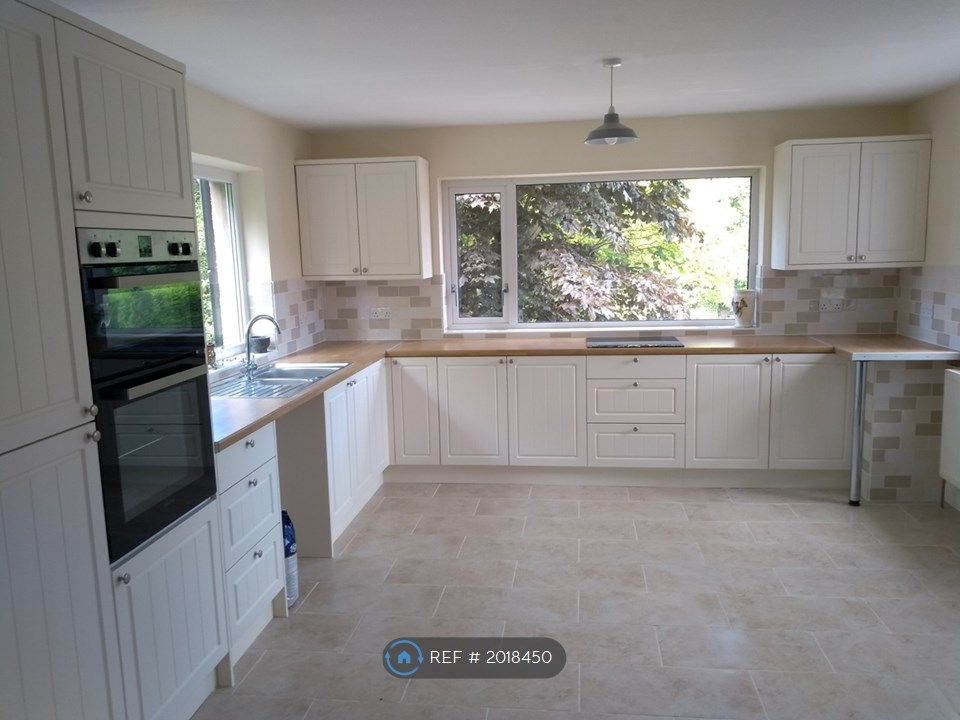 3 bed detached house to rent in Lancaster Road, Carnforth LA5, £950 pcm