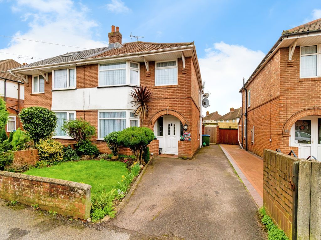 3 bed semidetached house for sale in Elmes Drive, Southampton