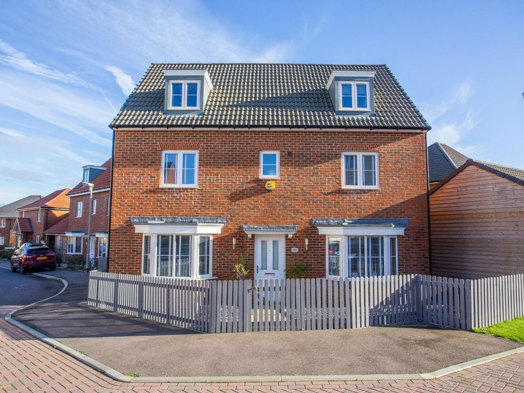 5 bed property for sale in Millyard Road, Aylesham CT3 Zoopla