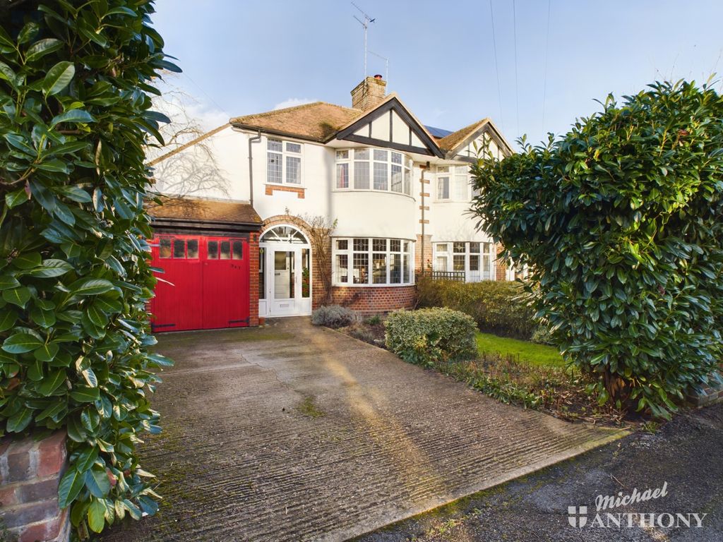 3 bed semidetached house for sale in Tring Road, Aylesbury