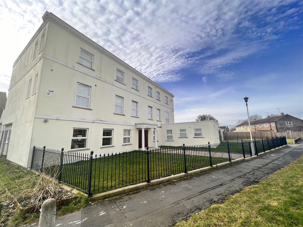 2 bed flat to rent in Whitbourne Avenue, Swindon SN3, £1,650 pcm Zoopla