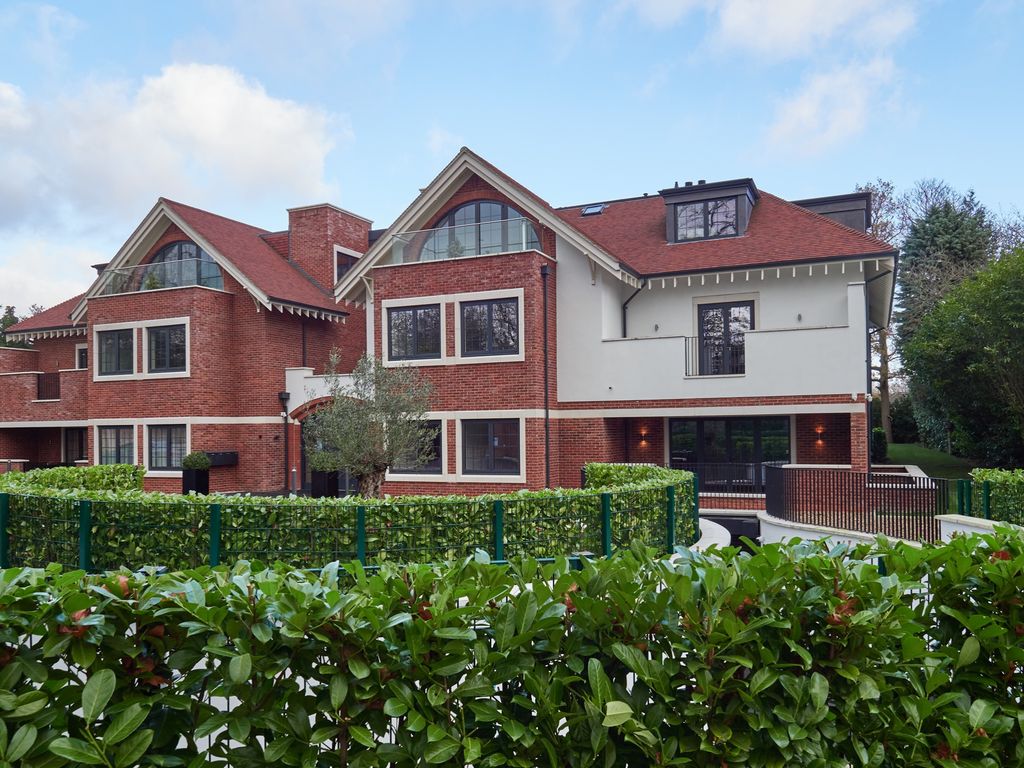 2 bed flat to rent in Penn Road, Beaconsfield HP9 Zoopla
