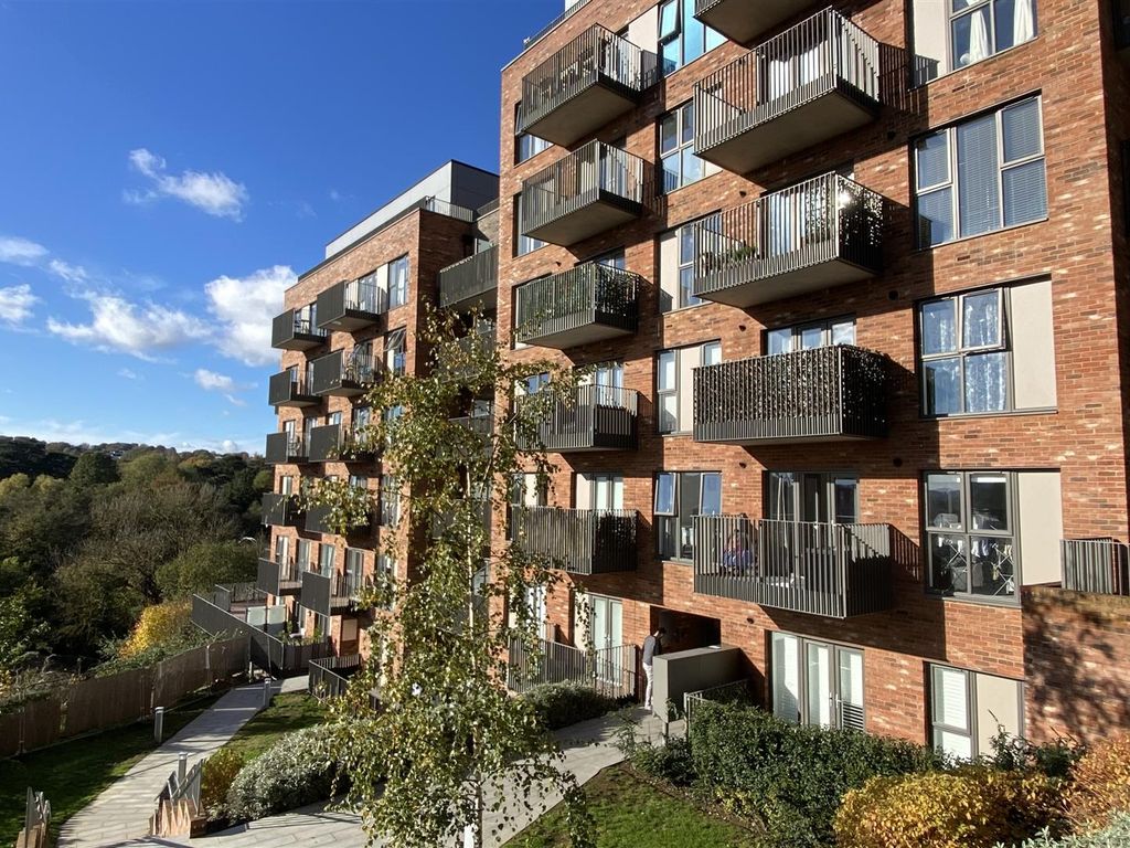 2 bed flat to rent in Rosalind Drive, Maidstone ME14, £1,400 pcm Zoopla