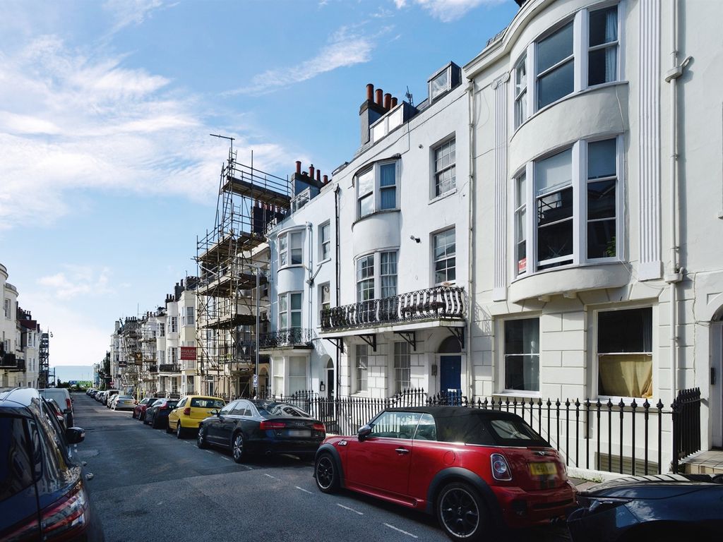 2 bed flat for sale in Devonshire Place, Brighton BN2, £350,000 Zoopla