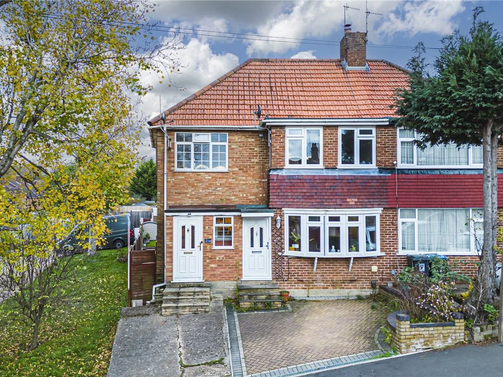 2 bed end terrace house for sale in Risedale Road, Nash Mills, Hemel