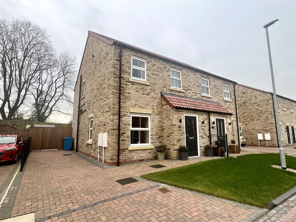 3 bed semidetached house to rent in Burlington Place, Market Weighton