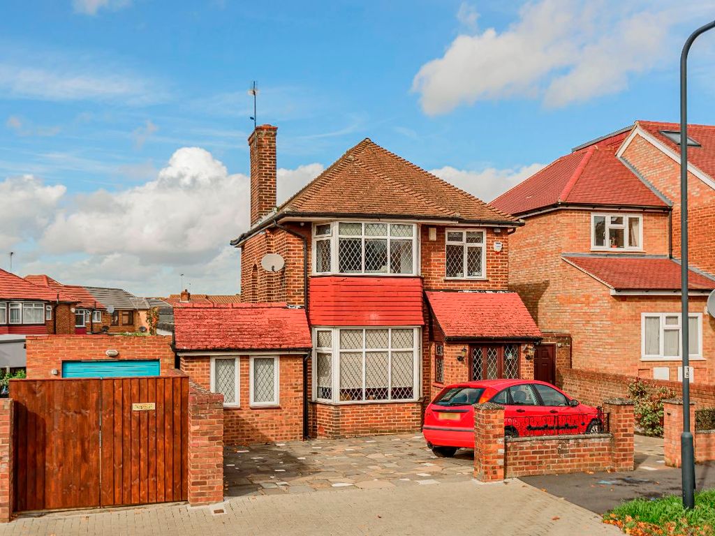 4 bed detached house for sale in Holyrood Gardens, Edgware HA8 Zoopla