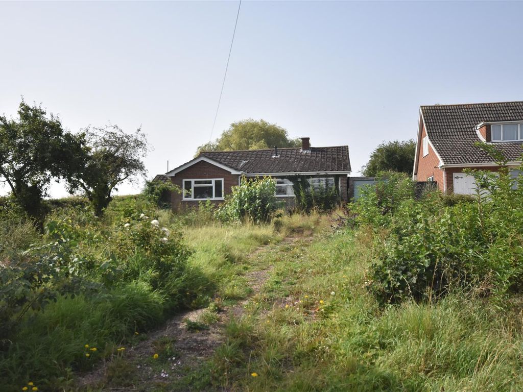 Land for sale in Newark Road, Cotham, Newark NG23, £260,000 Zoopla