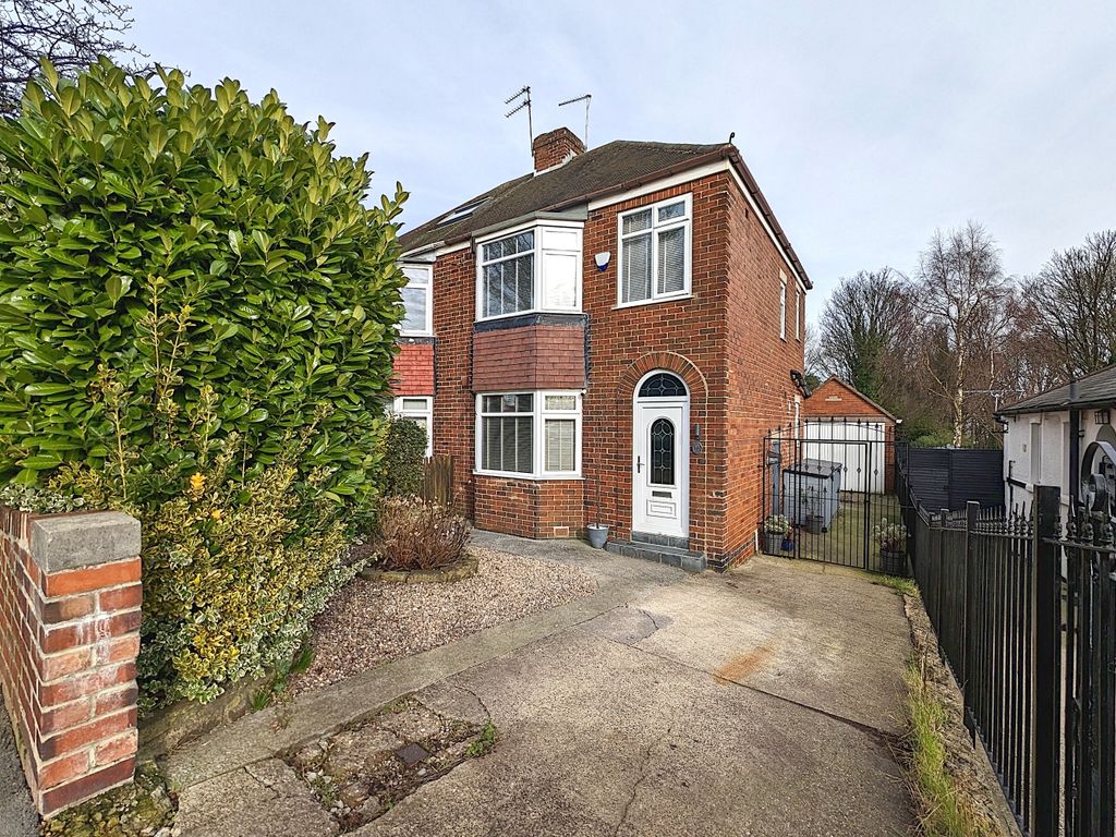 3 bed semidetached house for sale in Hunters Lane, Richmond S13, £