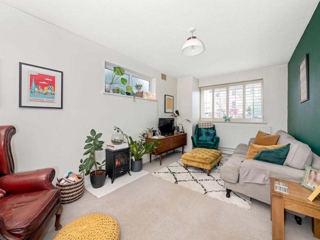 2 bed flat for sale in Westwood Hill, Sydenham, London SE26, £385,000