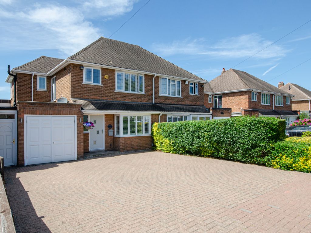 3 bed semidetached house for sale in Whitehouse Common Road, Sutton