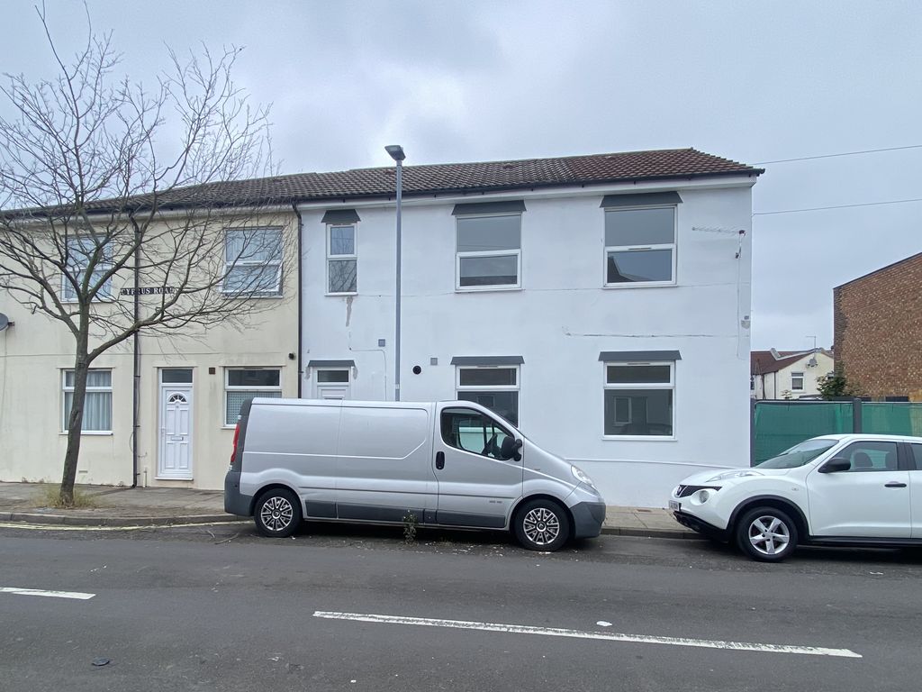 2 bed mews for sale in Cyprus Road, North End, Portsmouth PO2, £250,000