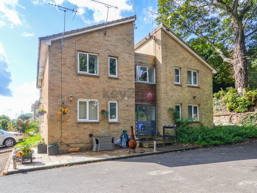 Studio to rent in Hayes Drive, Halfway S20, £500 pcm Zoopla