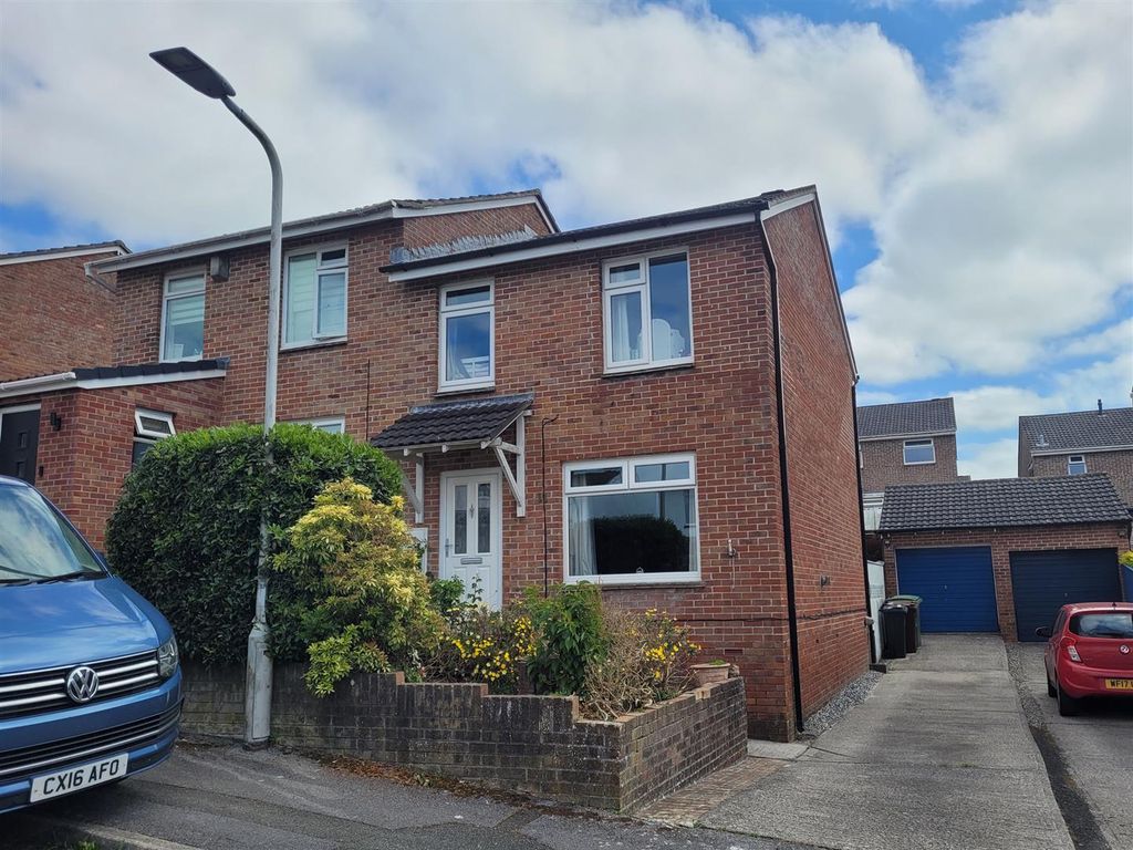 3 bed semidetached house for sale in Maddock Close, Plympton, Plymouth