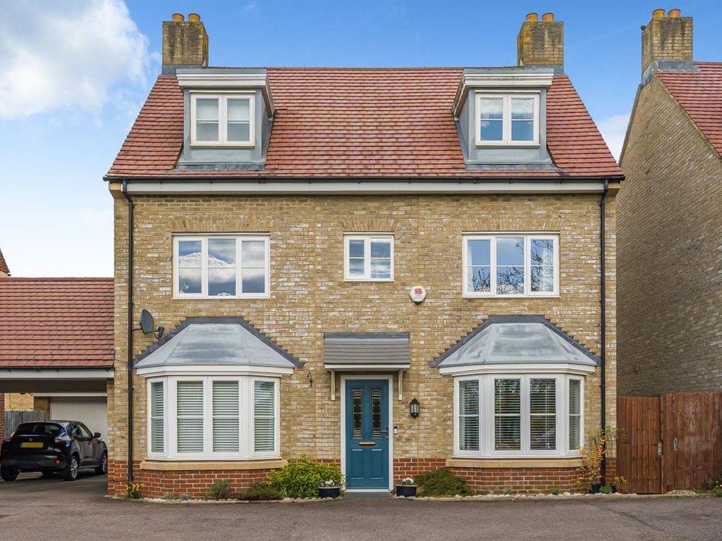 5 bed detached house for sale in Wagtail Gardens, Wixams, Bedford MK42