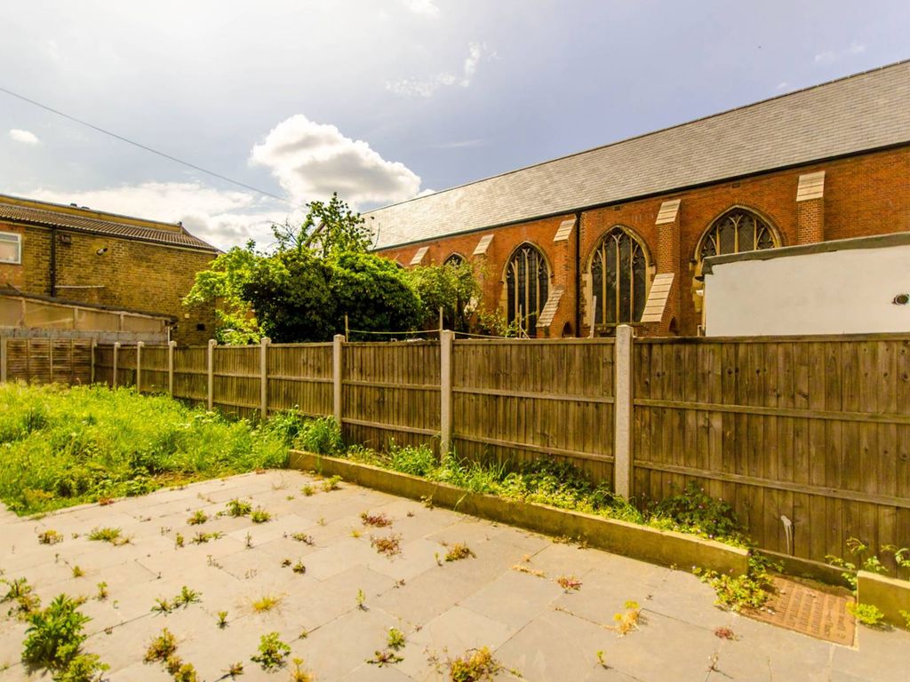 3 bed property to rent in Browning Road, Manor Park, London E12 Zoopla