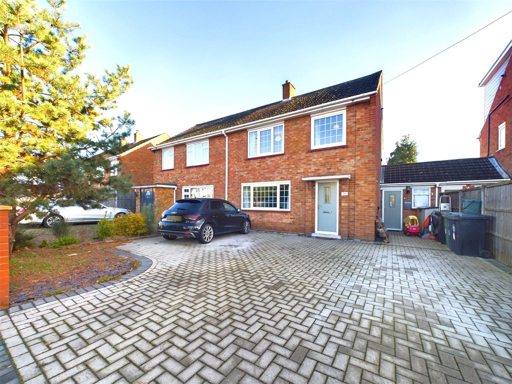 3 bed semidetached house for sale in Mytchett Road, Mytchett