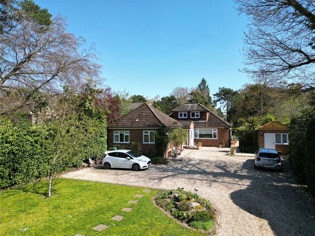 4 bed country house for sale in Whinwhistle Road, East Wellow, Romsey