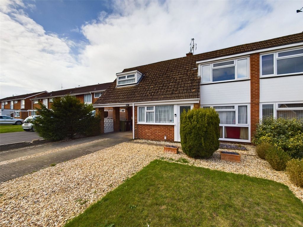 3 bed semidetached house for sale in Rivelands Road, Swindon Village