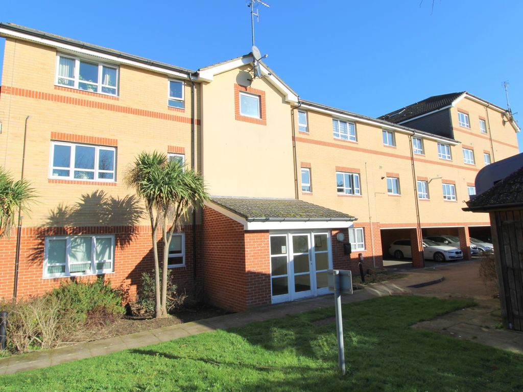 2 bed flat for sale in Chertsey Road, Feltham TW13, £270,000 Zoopla