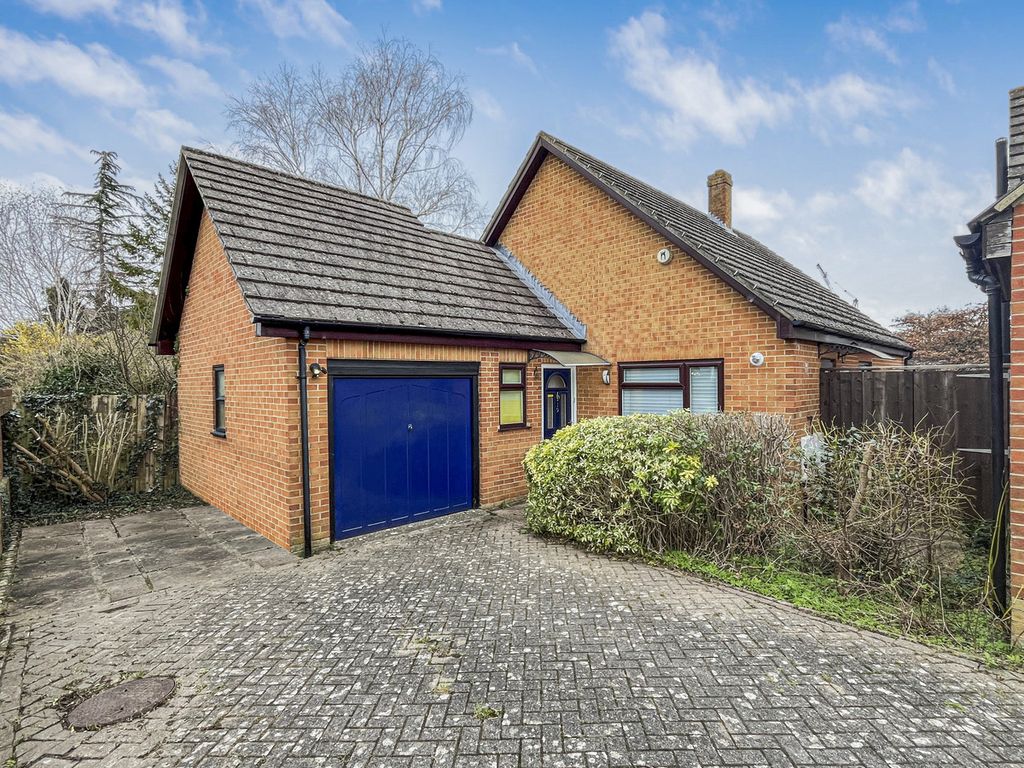 3 bed bungalow for sale in Conifer Close, Oxford OX2, £500,000 Zoopla