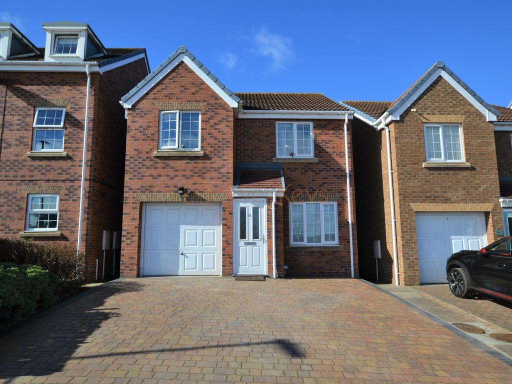 3 bed detached house for sale in Masseys View, BlaydonOnTyne, Tyne
