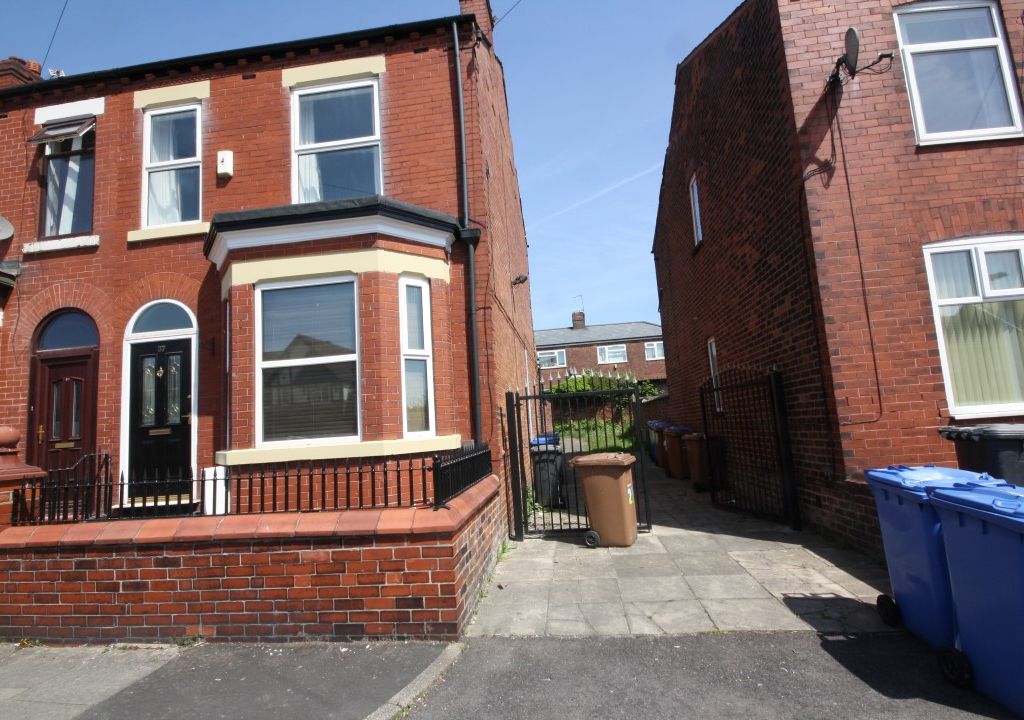 3 bed terraced house to rent in Townsend Road, Swinton M27 Zoopla