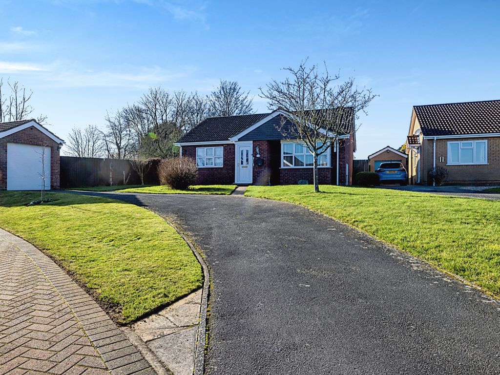 2 bed detached bungalow for sale in Jessop Close, Cherry Willingham, Lincoln LN3, £250,000 Zoopla