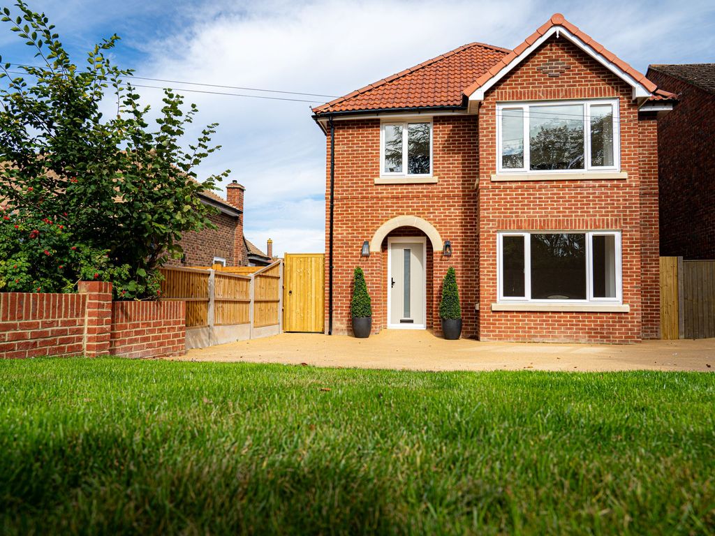 4 bed detached house for sale in London Road, Faversham ME13, £600,000