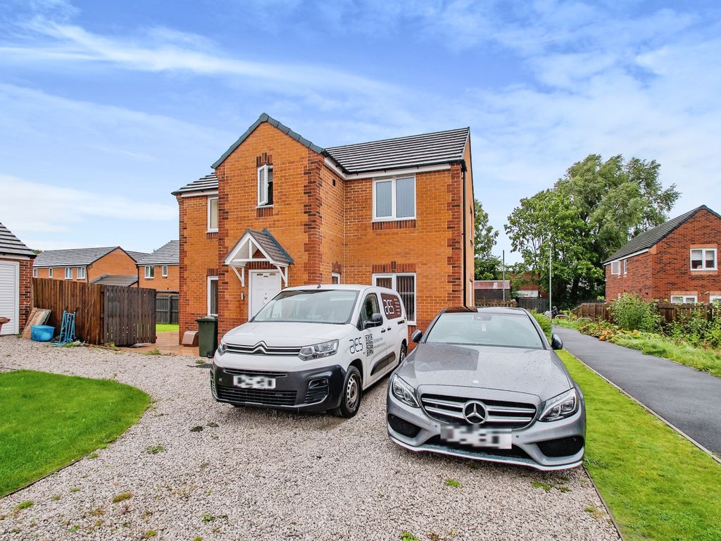 Detached house for sale in Beaconsfield Road, Rochdale OL11, £350,000