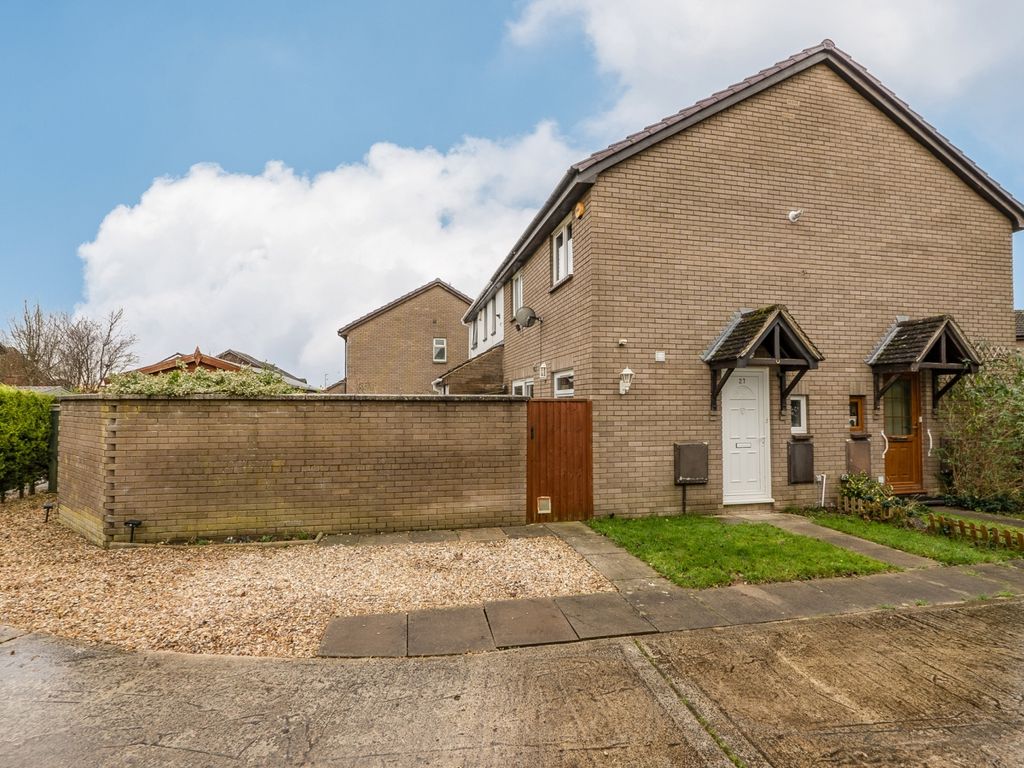 1 bed terraced house for sale in Bracken Close, Carterton, Oxfordshire