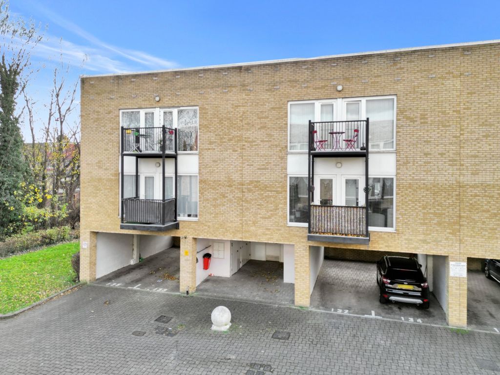 2 bed flat for sale in Spencer Court, Romulus Road, Gravesend, Kent