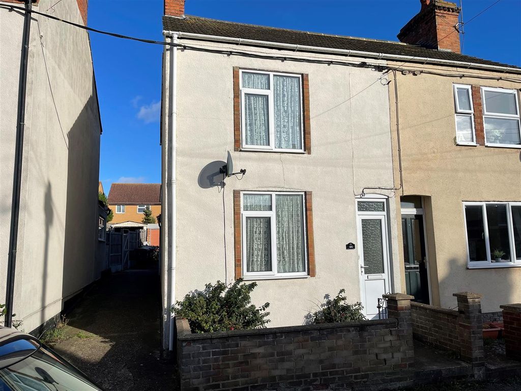 3 bed end terrace house for sale in Queen Street, Irthlingborough
