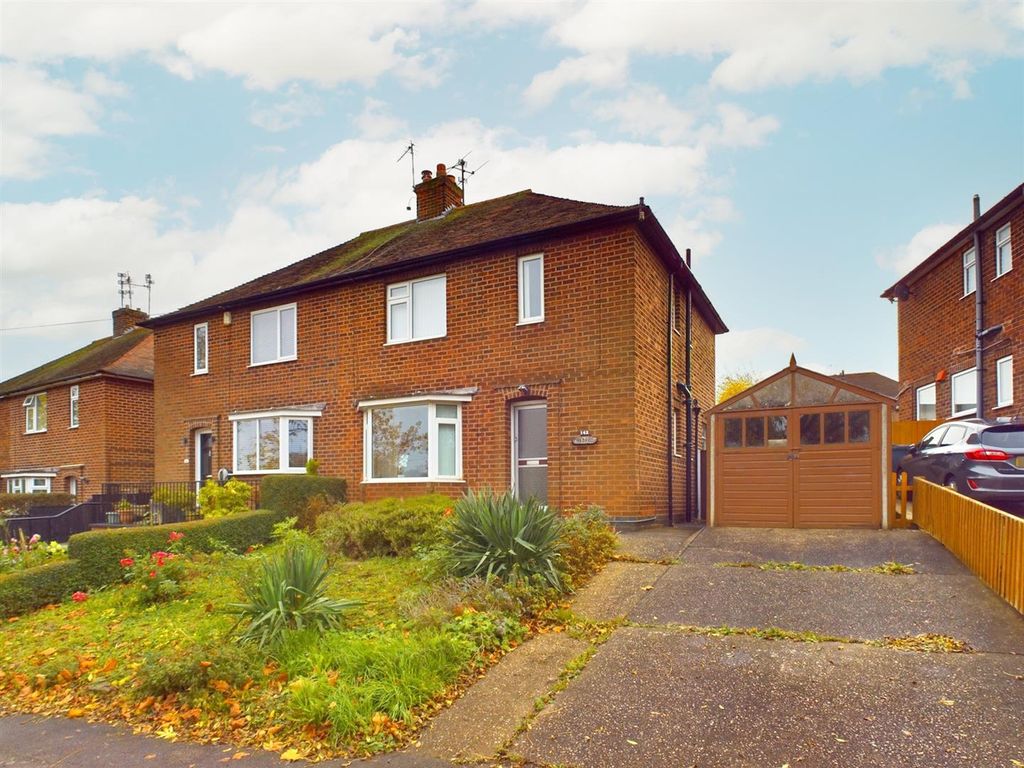 3 bed semidetached house for sale in Foxhill Road, Carlton, Nottingham