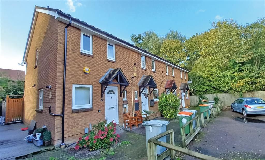 2 bed end terrace house for sale in Guildford Road, London E6, £255,000