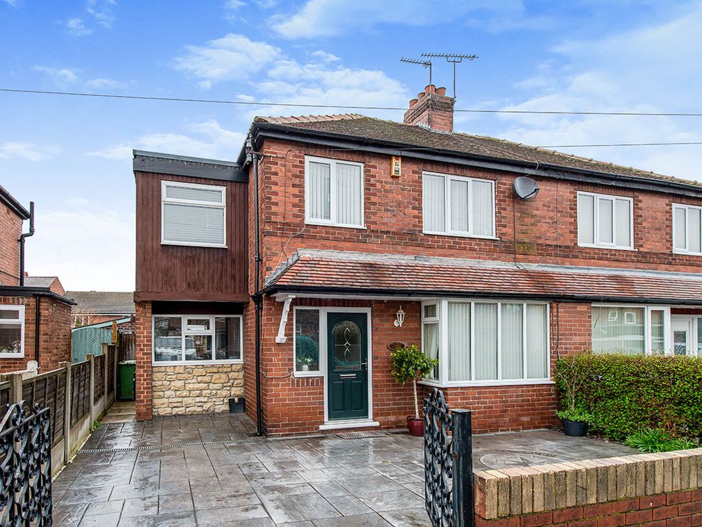 4 bed semidetached house for sale in Wolsey Avenue, Pontefract, West Yorkshire WF8 Zoopla