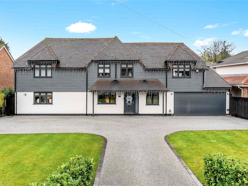 5 bed detached house for sale in Pishiobury Drive, Sawbridgeworth