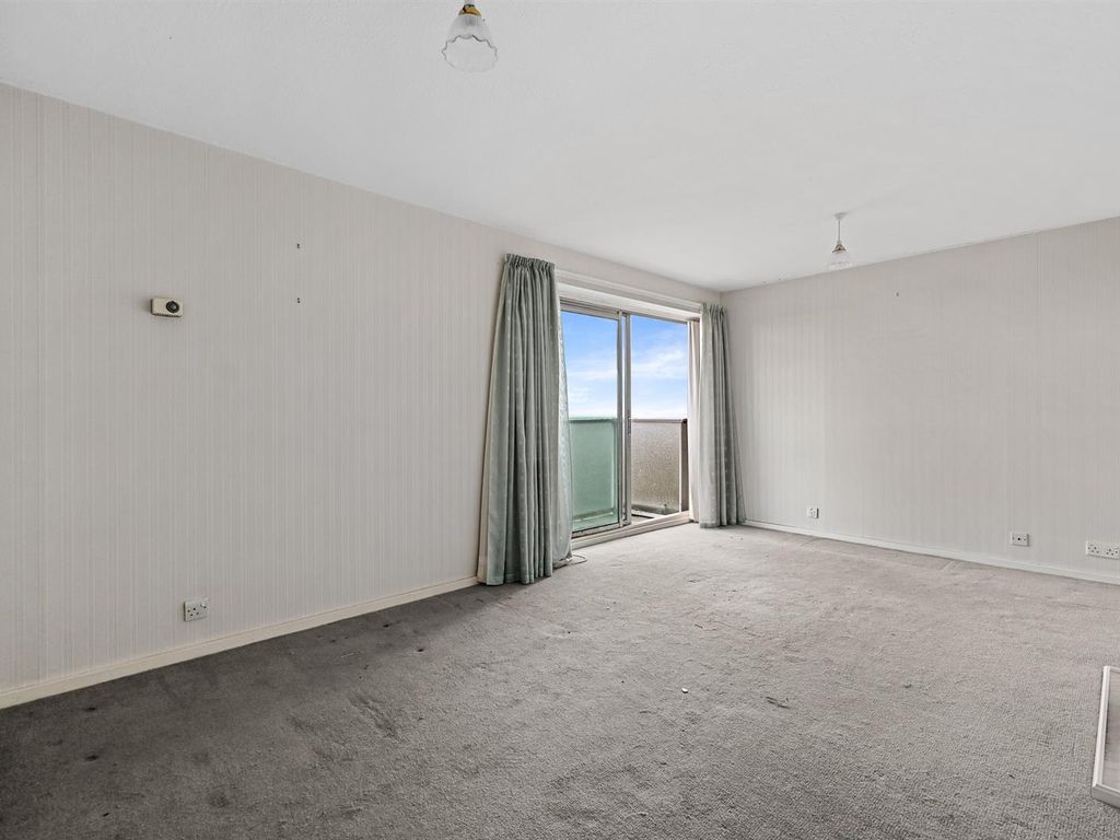 2 bed flat for sale in Basinghall Gardens, Sutton SM2, £240,000 Zoopla