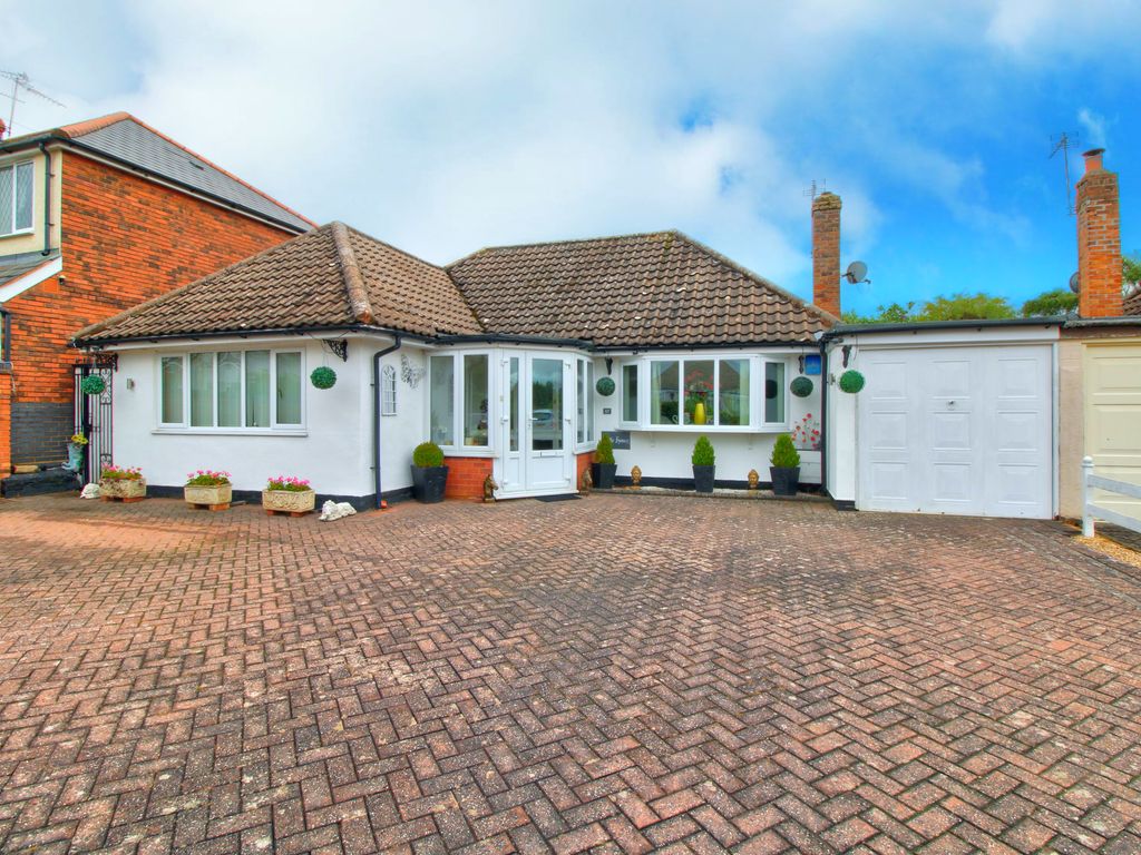 3 bed detached bungalow for sale in Clive Road, Pattingham